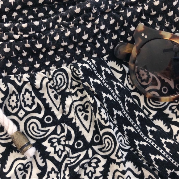 Patterned Drawstring Shorts - Picture 3 of 4